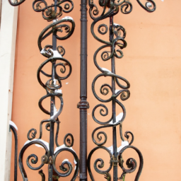 Sécurisez vos escaliers avec des garde-corps en ferronnerie artistique aux motifs élégants Mandelieu-la-Napoule